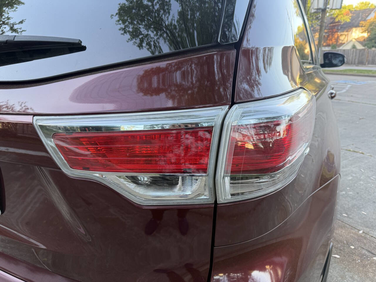 Used 2015 Toyota Highlander Plus FWD image 14