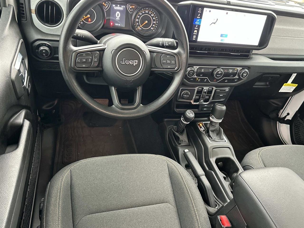 Used 2025 Jeep Gladiator Sport image 20