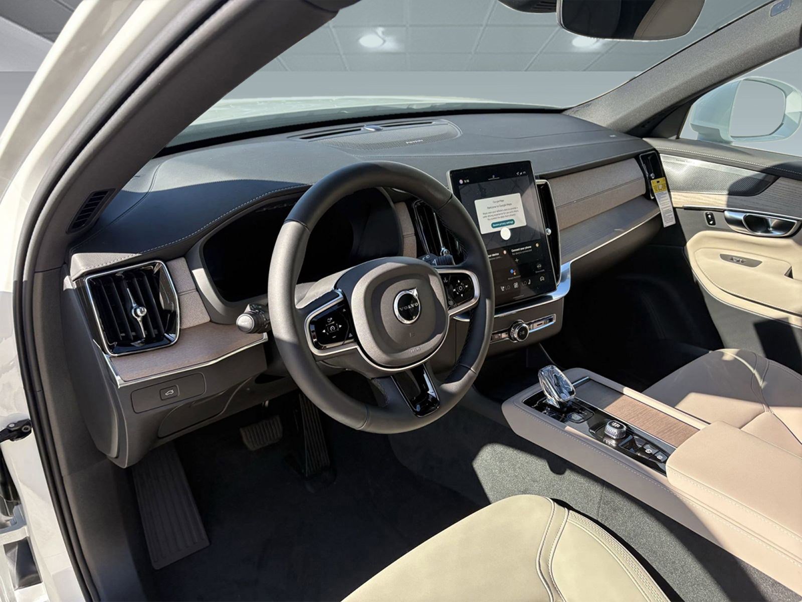 New 2026 Volvo XC90 B6 Plus w/ Protection Package Premier image 4