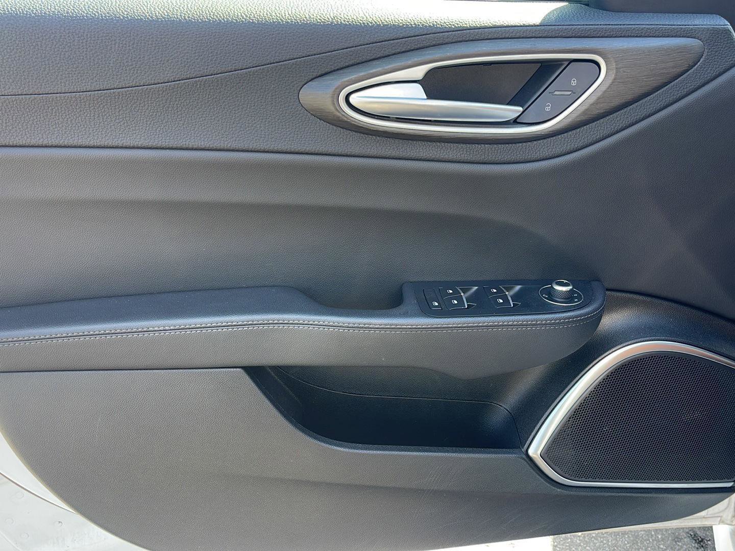 Used 2023 Alfa Romeo Giulia Ti image 11