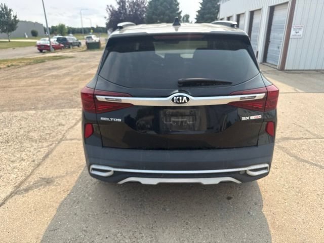 Used 2021 Kia Seltos SX w/ SX Sunroof Package AWD/4WD image 6