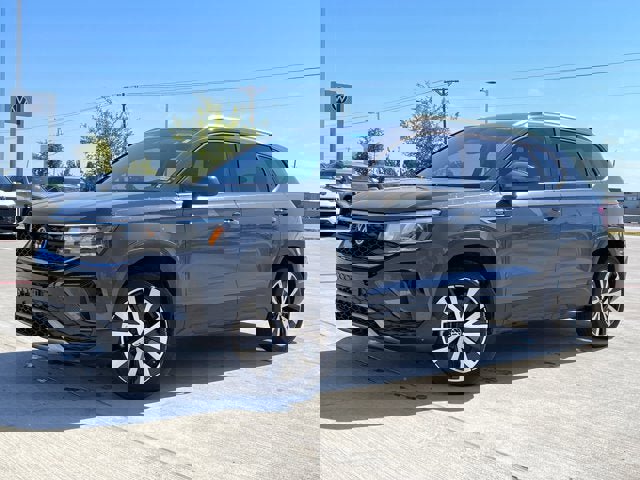 Used 2024 Volkswagen Taos SE