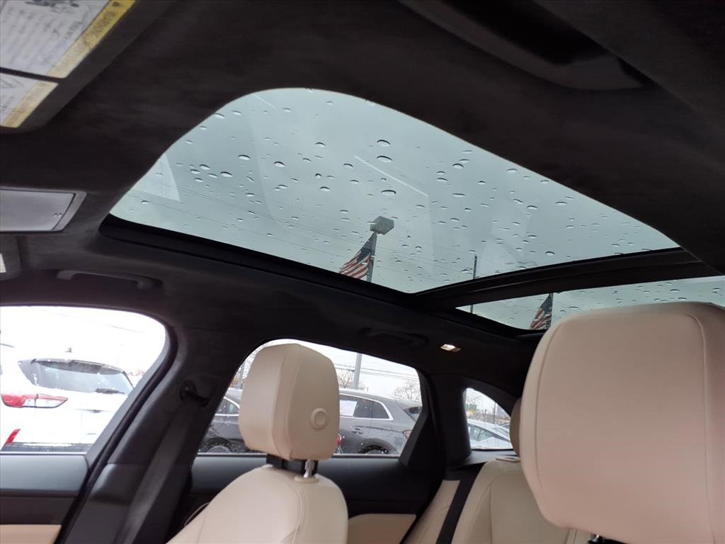 Used 2020 Jaguar F-PACE Premium image 11