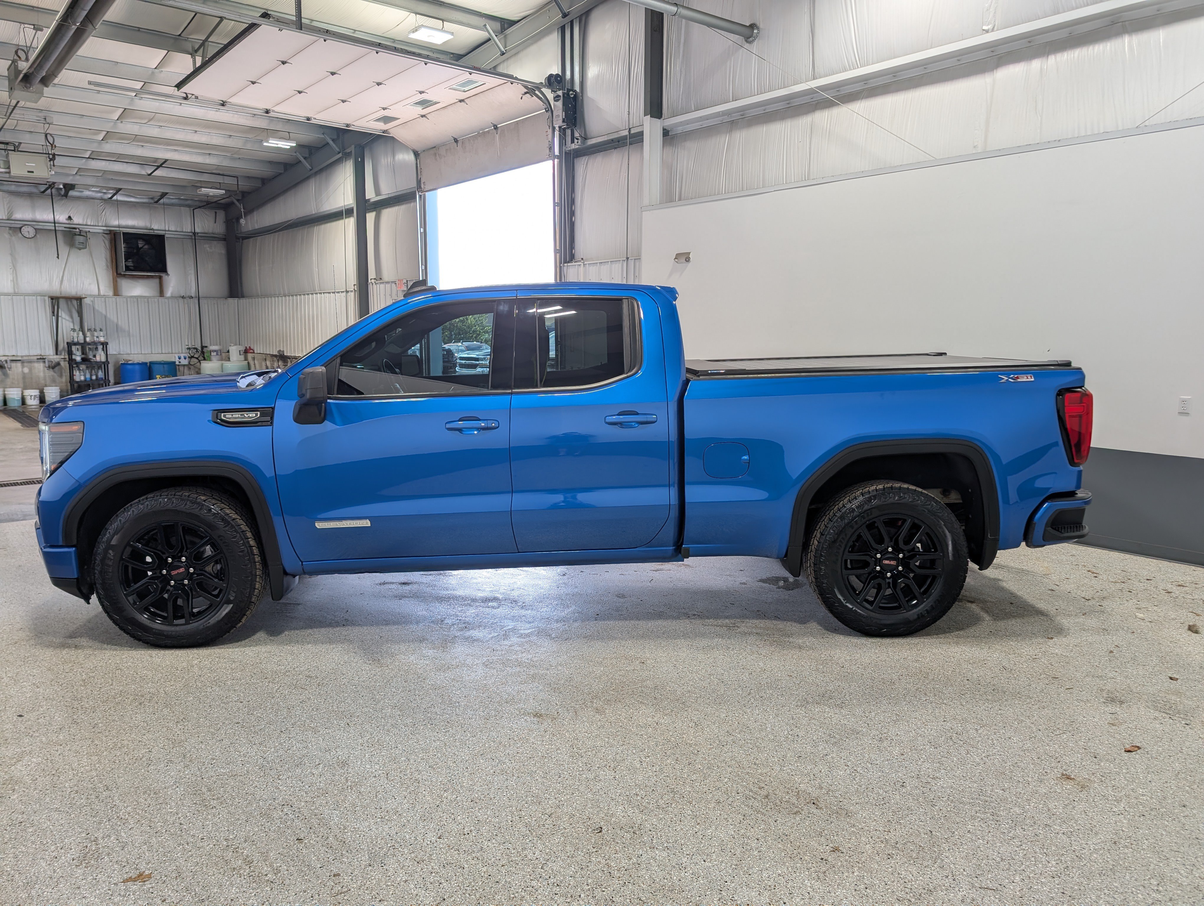 Used 2023 GMC Sierra 1500 Elevation AWD/4WD image 6