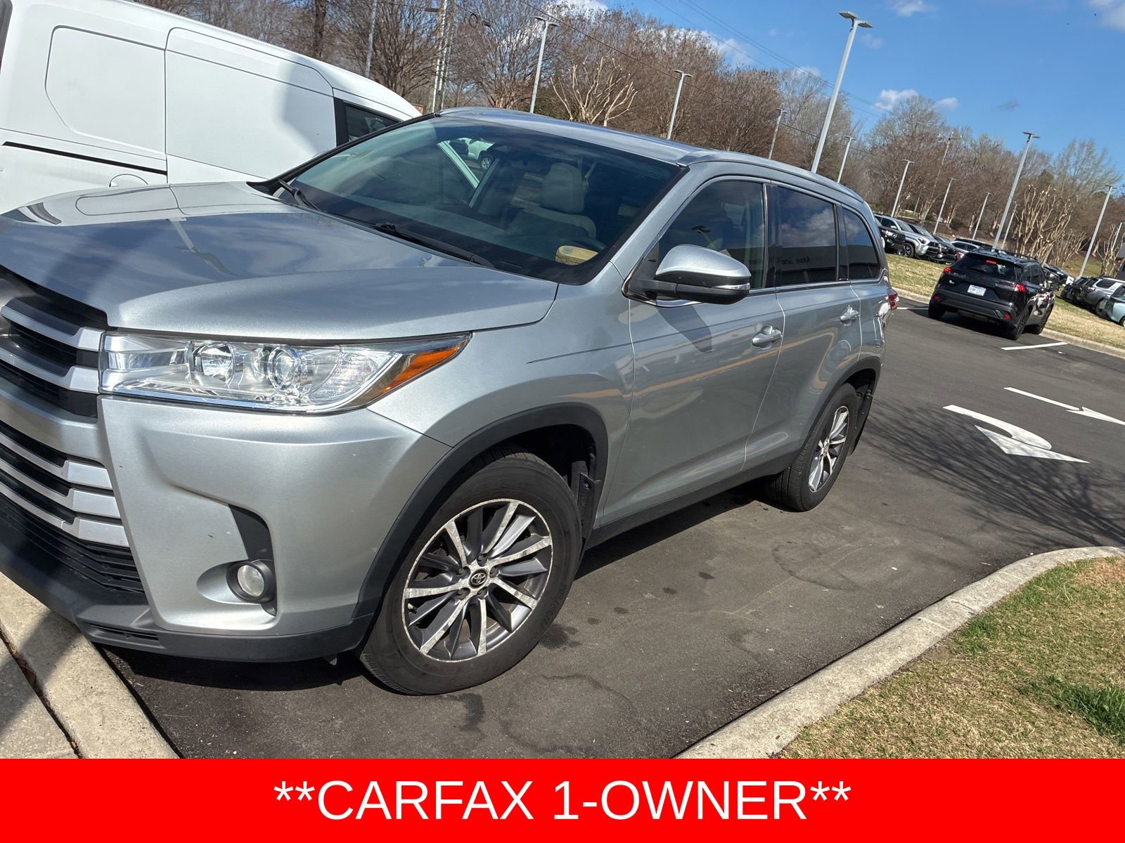 Used 2019 Toyota Highlander XLE AWD/4WD image 1