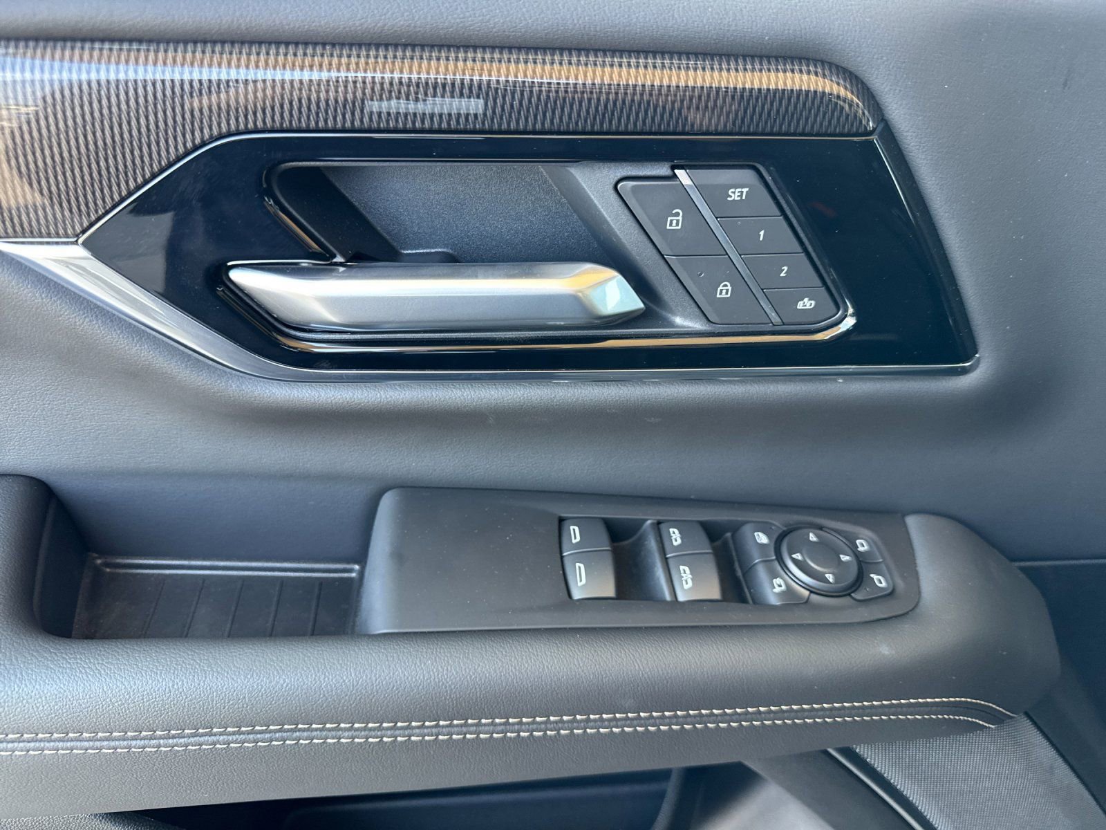 New 2026 GMC Yukon XL Elevation w/ Elevation Premium Package AWD/4WD image 11