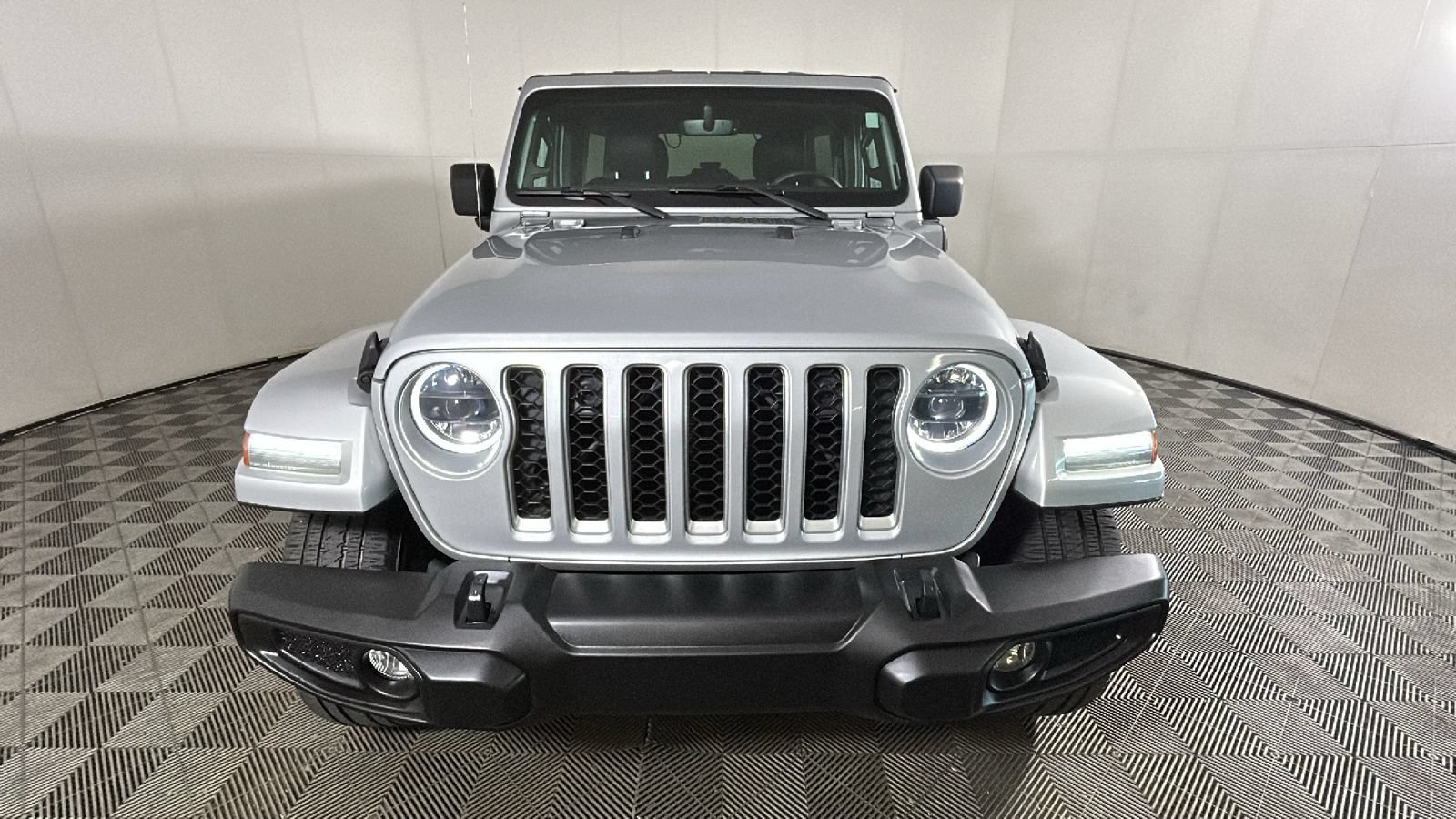 Used 2023 Jeep Wrangler Unlimited Sahara w/ Cold Weather Group AWD/4WD image 9