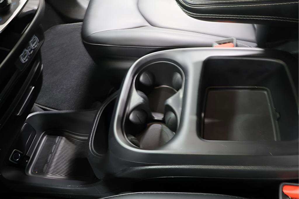 Used 2025 Chrysler Pacifica Select FWD image 18