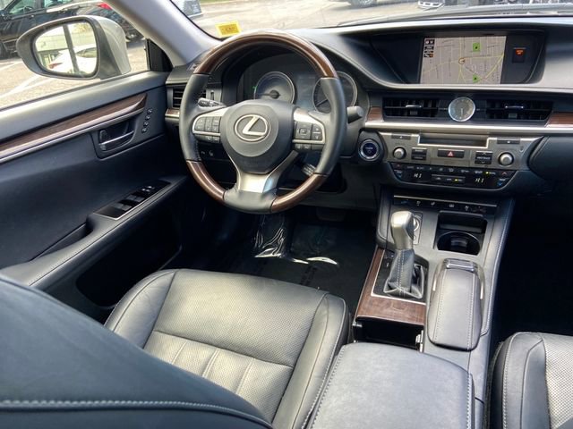 Used 2017 Lexus ES 300h image 12