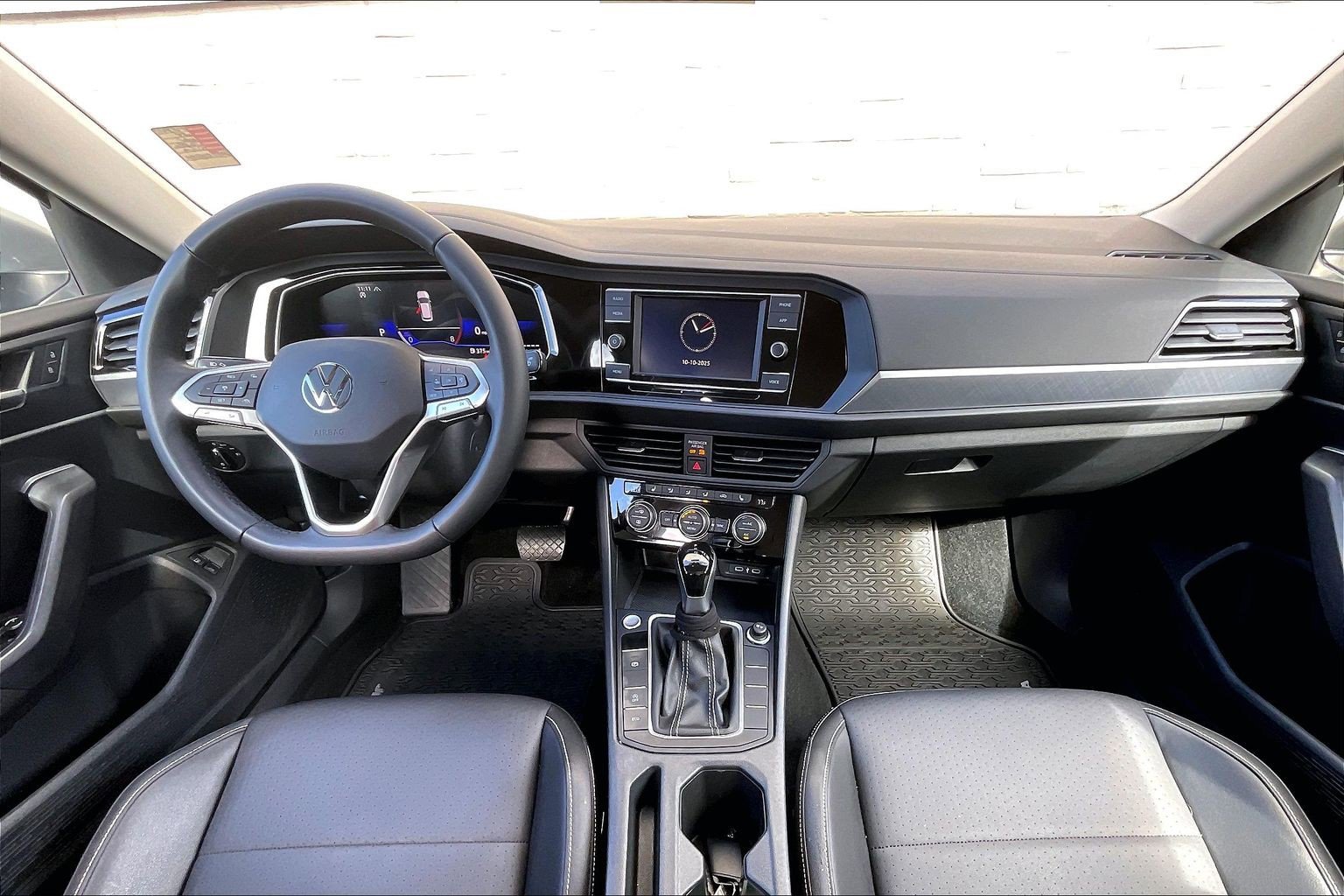 Certified 2024 Volkswagen Jetta SE image 15