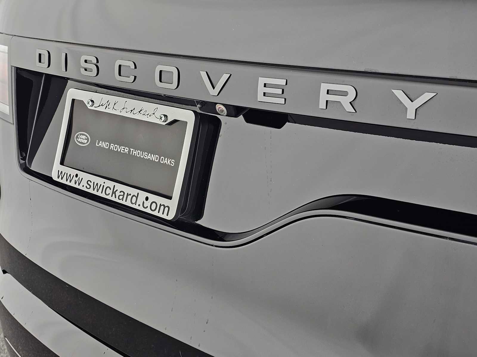 Used 2025 Land Rover Discovery Dynamic SE image 14