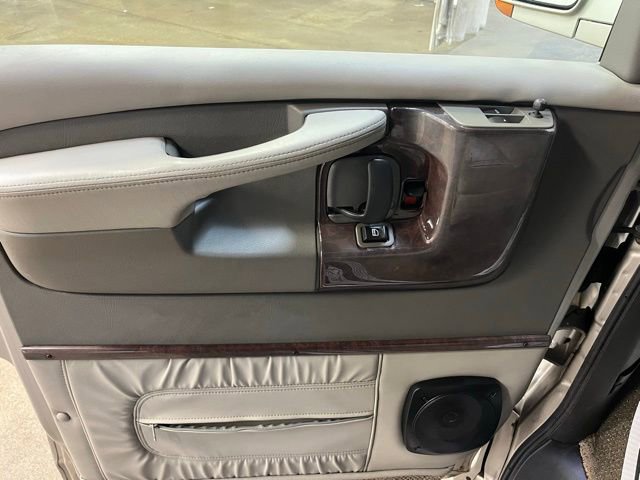 Used 2008 GMC Savana 1500 AWD w/ Preferred Equipment Group image 12