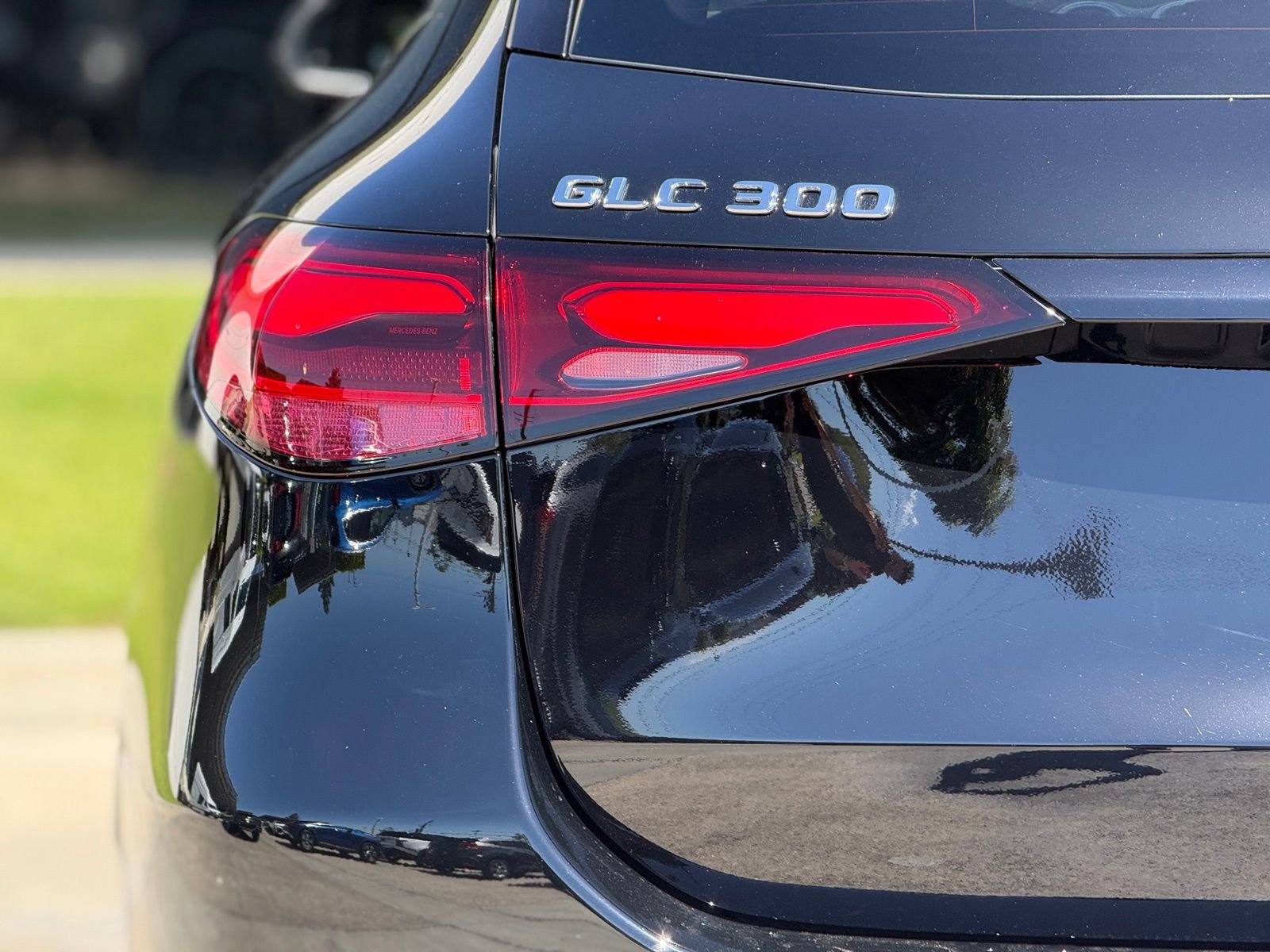 Used 2025 Mercedes-Benz GLC 300 image 11