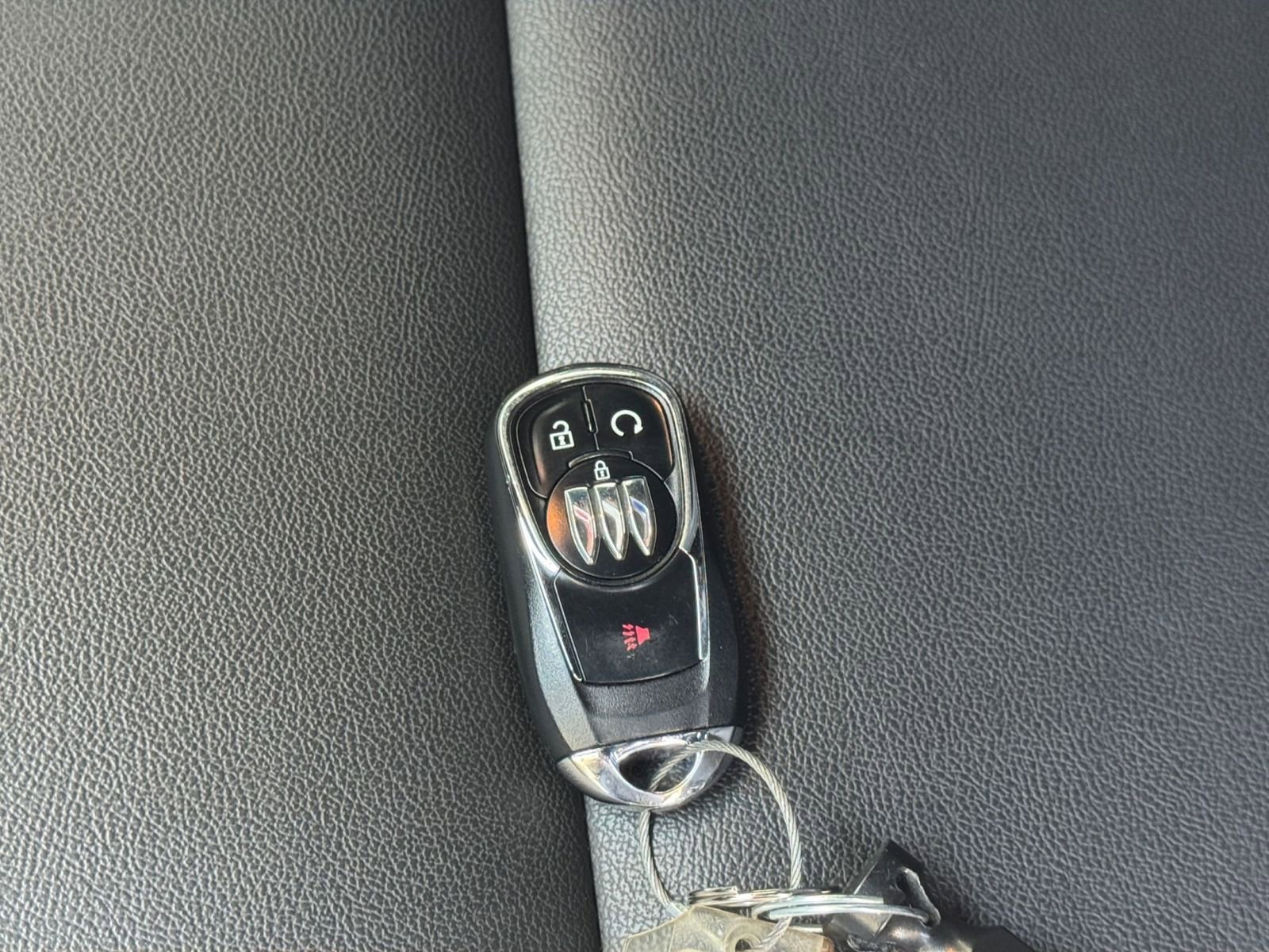 Used 2025 Buick Envista Sport Touring image 21