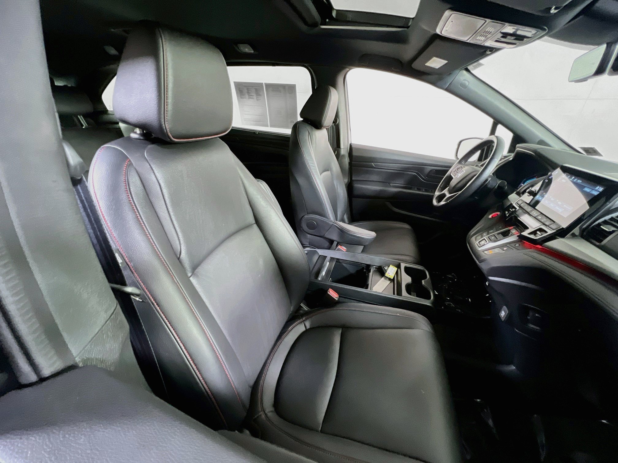 Used 2023 Honda Odyssey Sport image 28