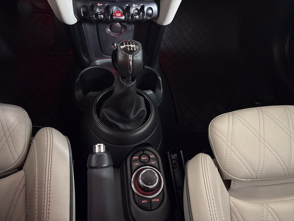 Certified 2024 MINI Cooper 2-Door Hardtop w/ Signature Upholstery Package FWD image 12