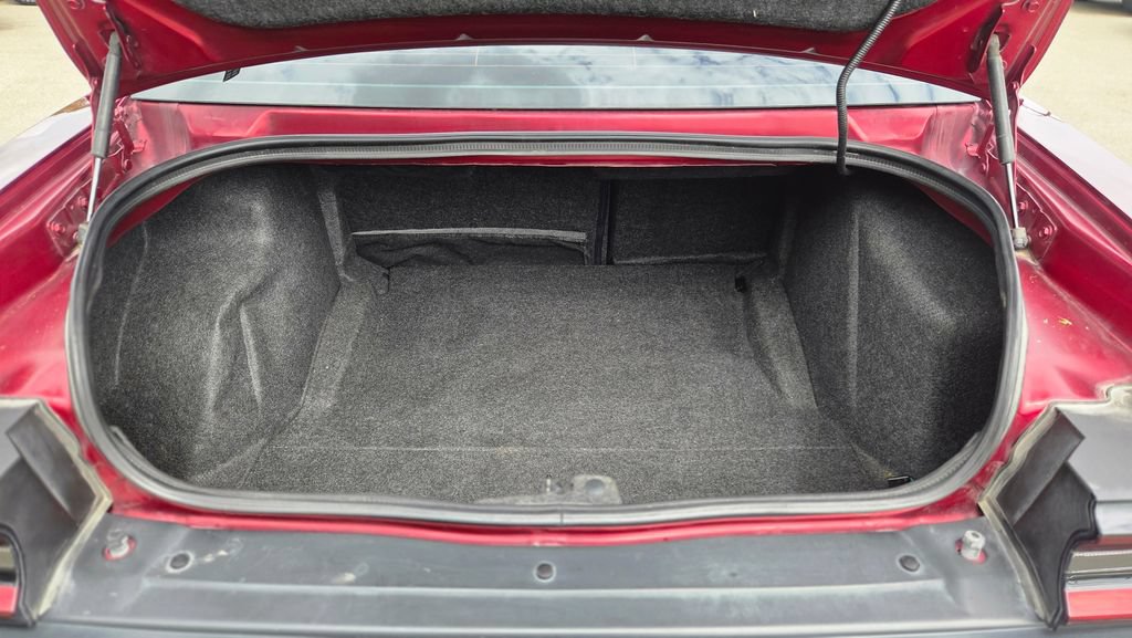 Used 2018 Dodge Challenger SXT RWD image 9