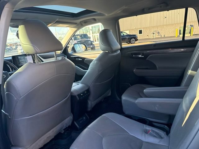 Used 2022 Toyota Highlander Limited AWD/4WD image 28