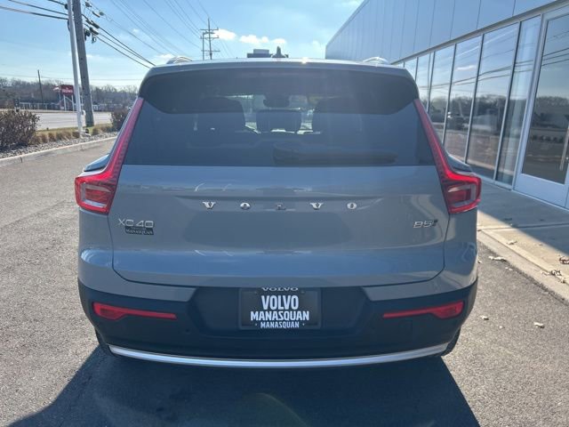 Certified 2025 Volvo XC40 B5 Plus image 4