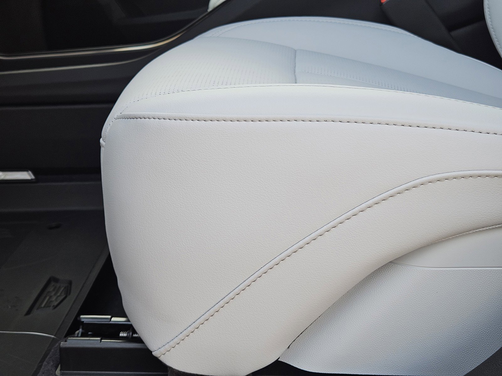 New 2026 Cadillac Lyriq Sport w/ LPO, Floor Liner Package image 17