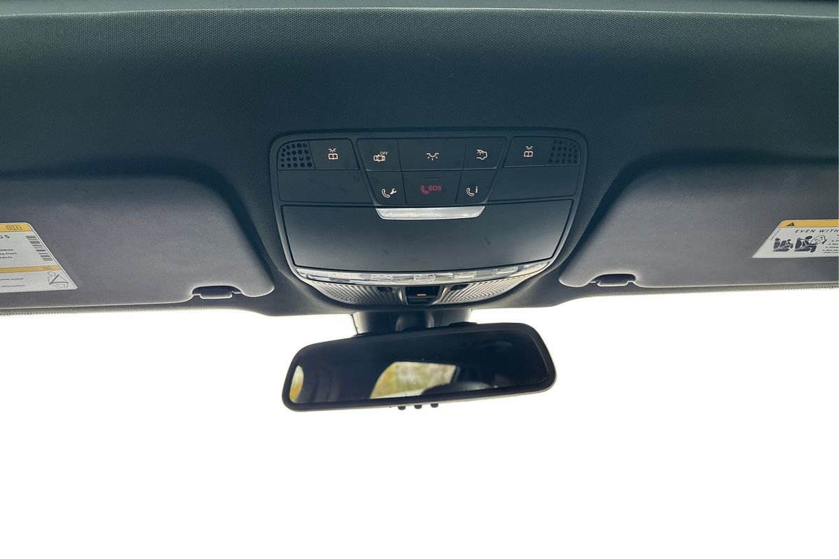 Used 2018 Mercedes-Benz GLC 300 w/ Premium Package image 16