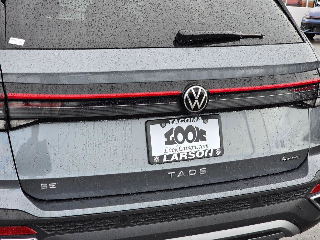 New 2026 Volkswagen Taos SE image 13