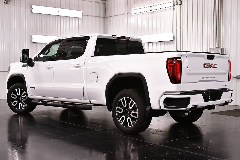 Used 2023 GMC Sierra 1500 AT4 w/ Technology Package AWD/4WD image 5