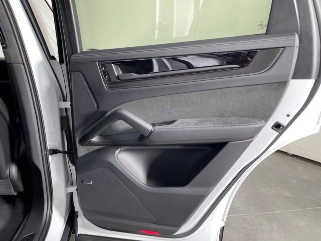 New 2026 Porsche Cayenne GTS image 23