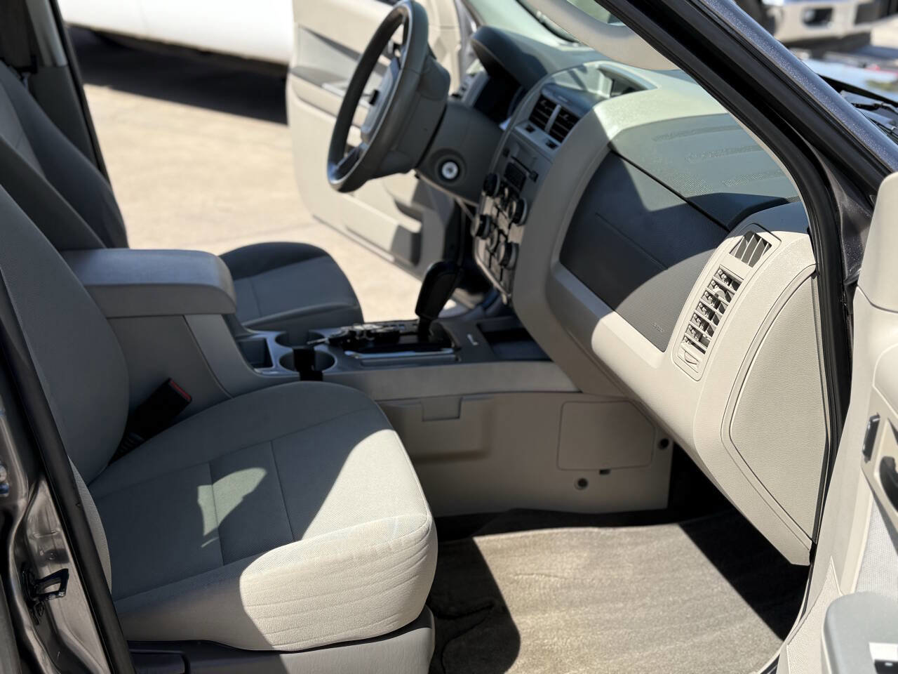 Used 2010 Ford Escape XLT image 6