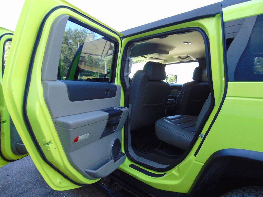 Used 2004 HUMMER H2 w/ Preferred Equipment Group image 27