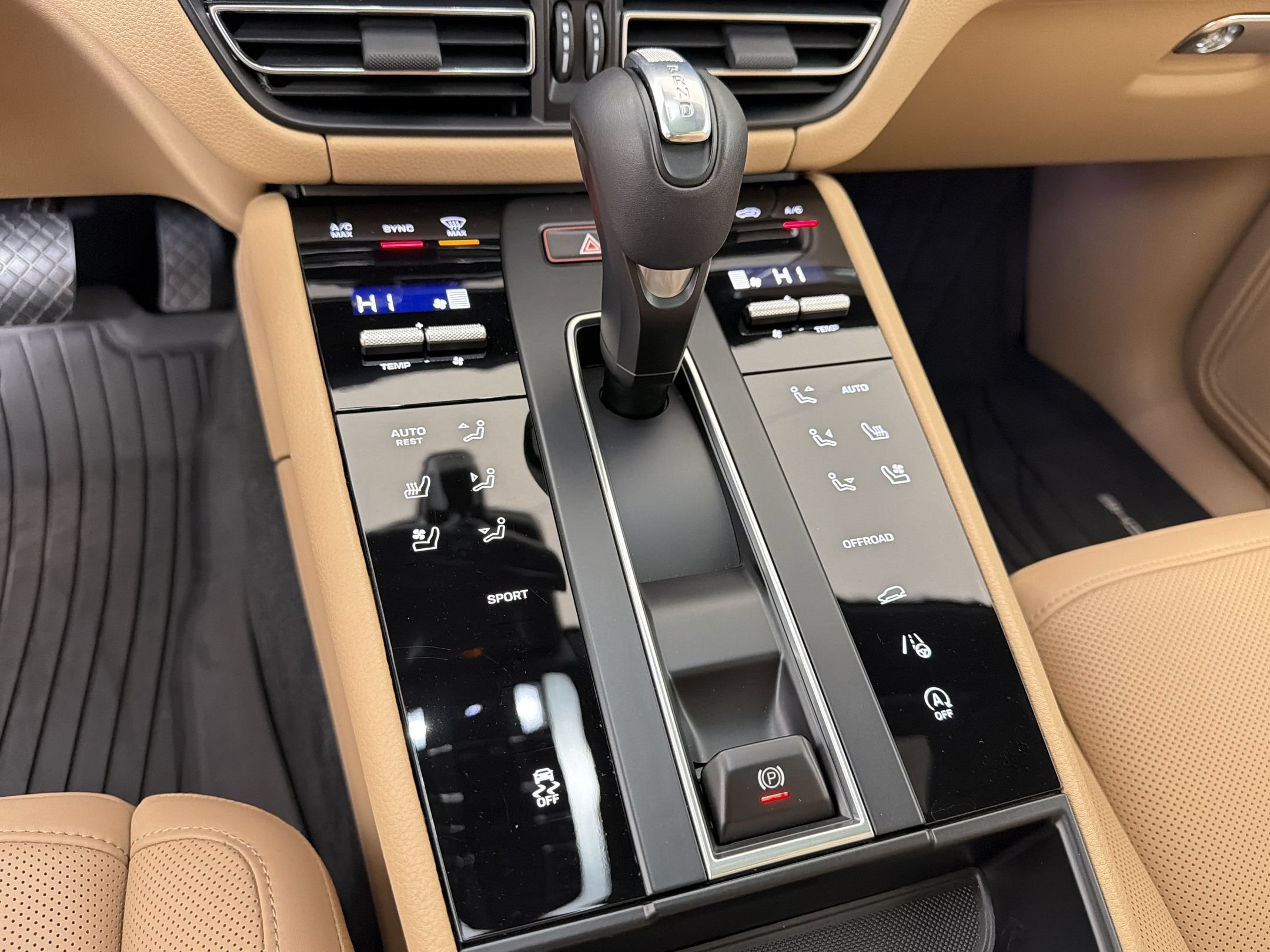 Certified 2026 Porsche Macan AWD/4WD image 20