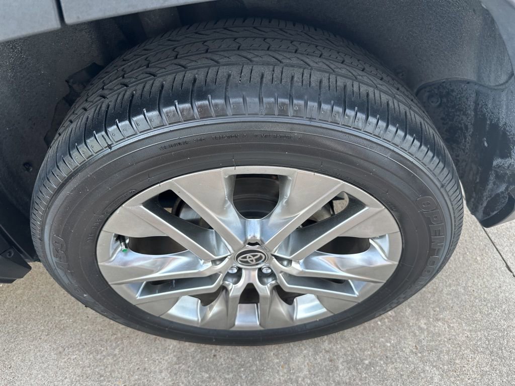 Used 2021 Toyota RAV4 XLE Premium image 22