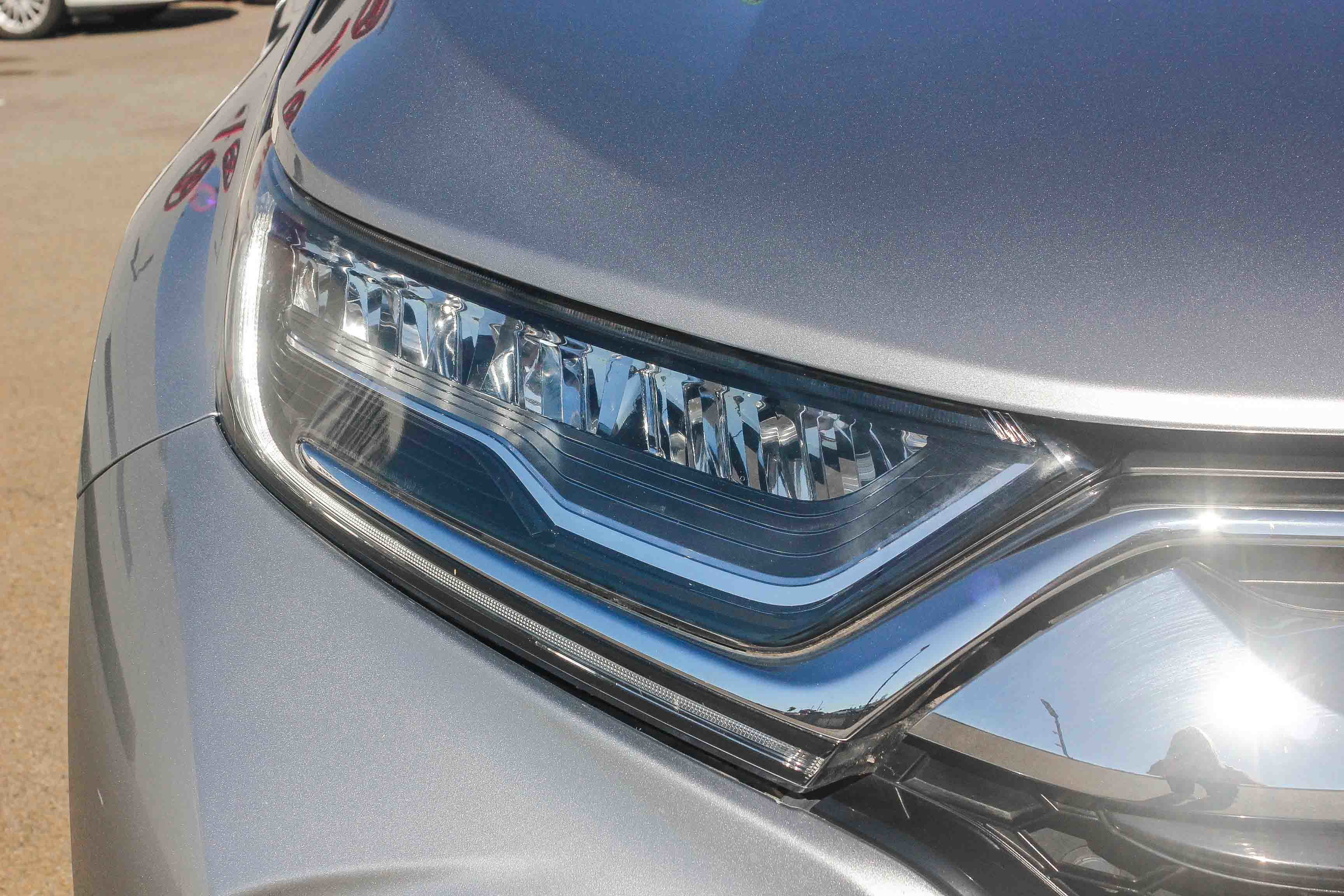 Used 2018 Honda CR-V Touring image 4