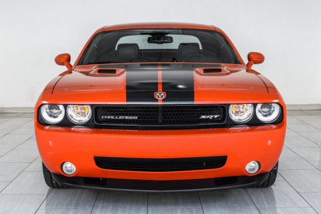 Used 2009 Dodge Challenger SRT8 w/ SRT Option Group II RWD image 3