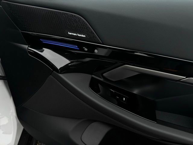 New 2026 BMW 530i xDrive w/ Premium Package image 15