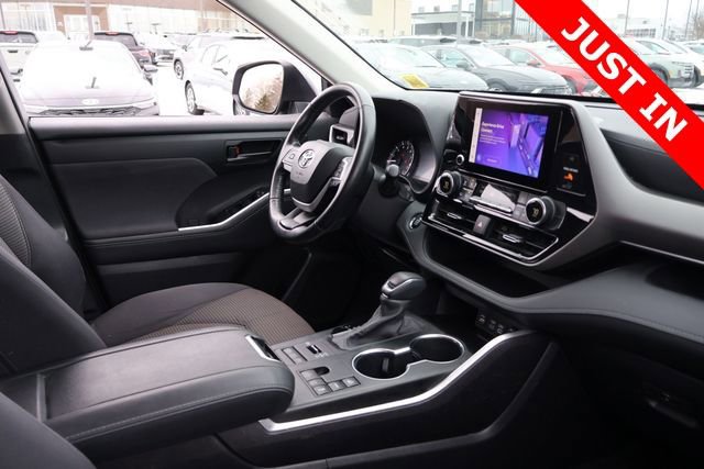 Used 2023 Toyota Highlander LE image 25
