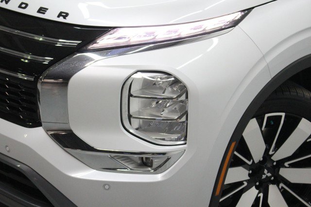New 2026 Mitsubishi Outlander SEL image 2