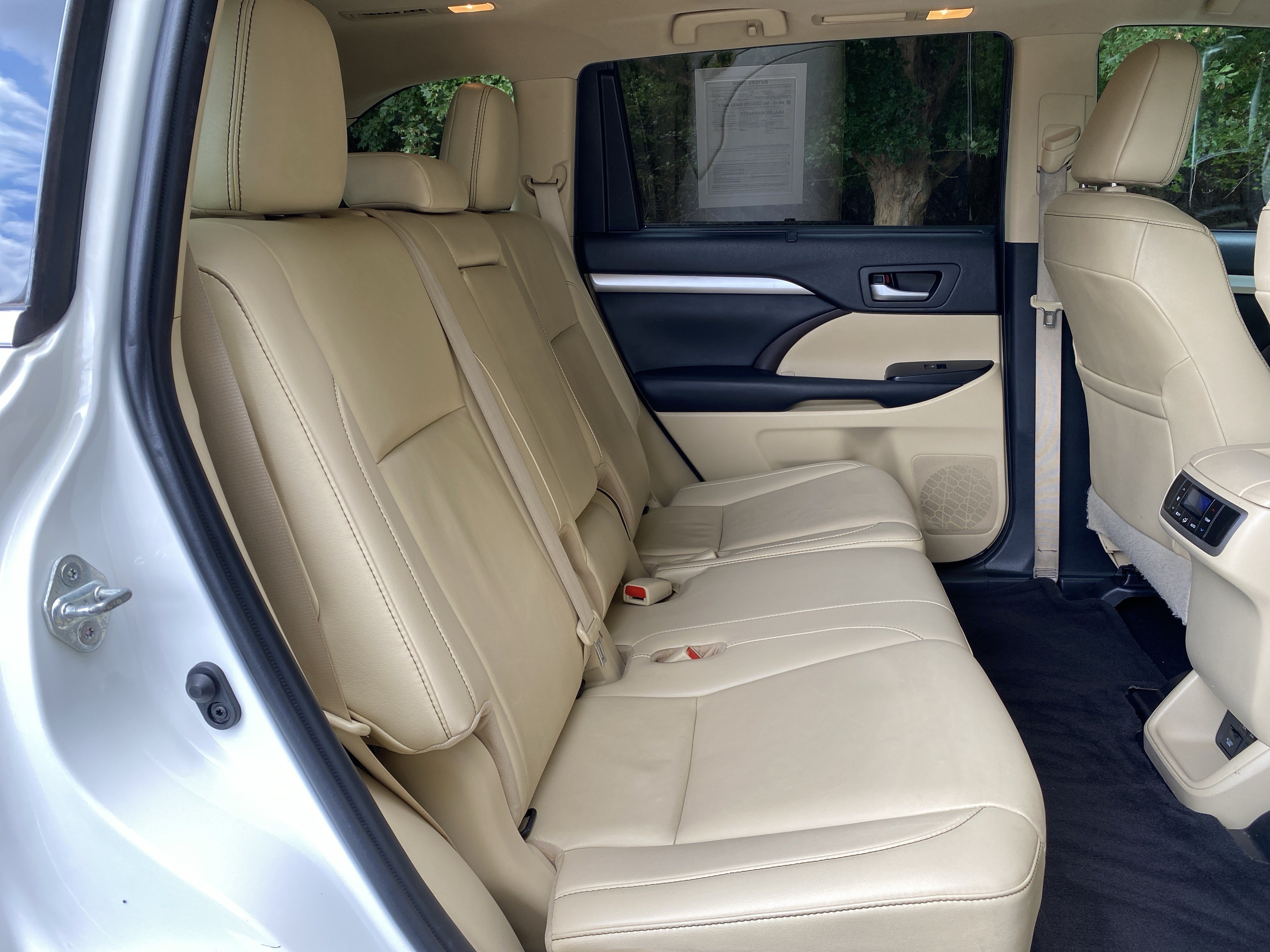 Used 2019 Toyota Highlander XLE FWD image 35