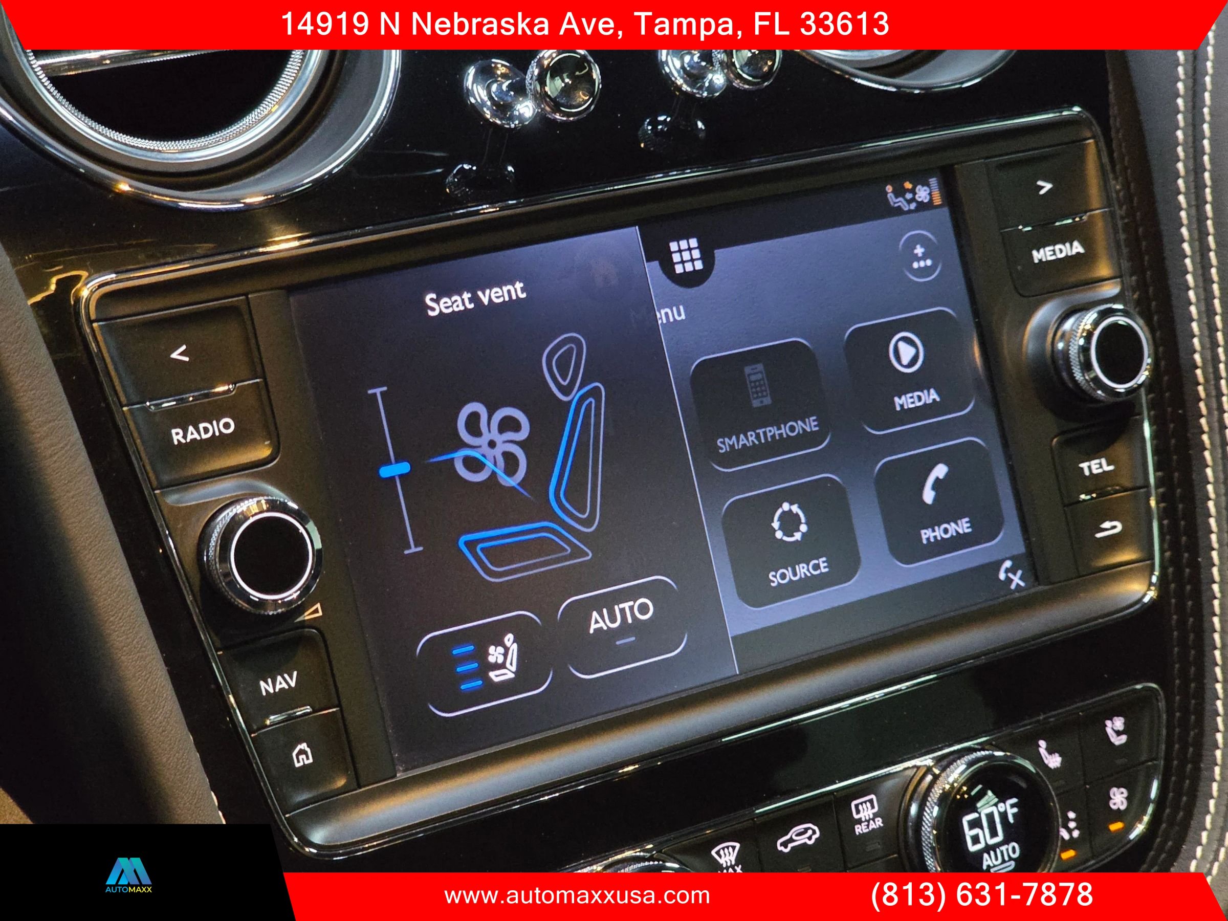 Used 2020 Bentley Bentayga Design Series AWD/4WD image 31