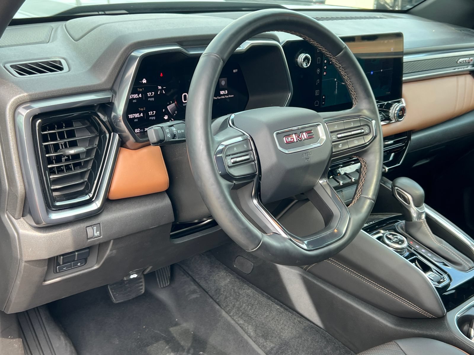 Certified 2024 GMC Canyon AT4 w/ AT4 Premium Package AWD/4WD image 24