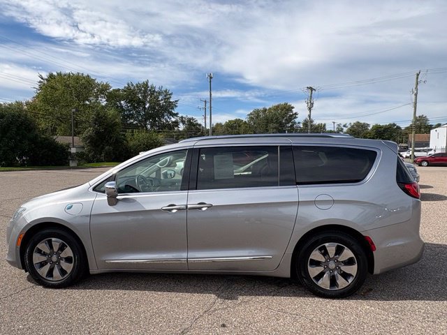 Used 2018 Chrysler Pacifica Limited w/ Advanced Safetytec Group FWD image 2