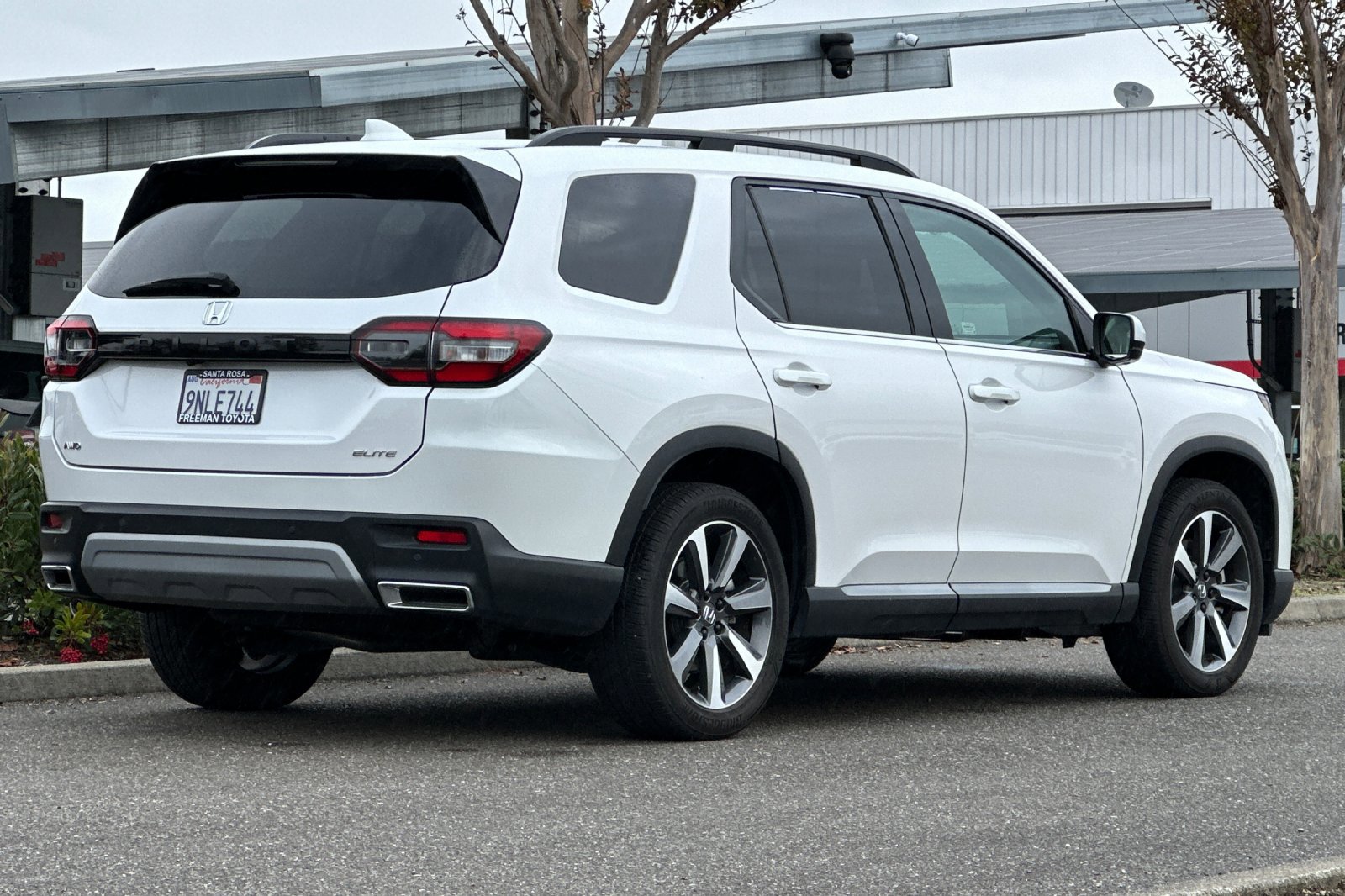 Used 2025 Honda Pilot Elite image 4