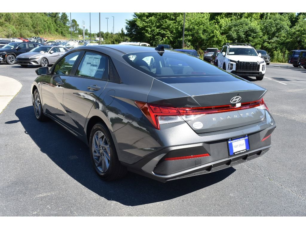 New 2025 Hyundai Elantra Blue image 3