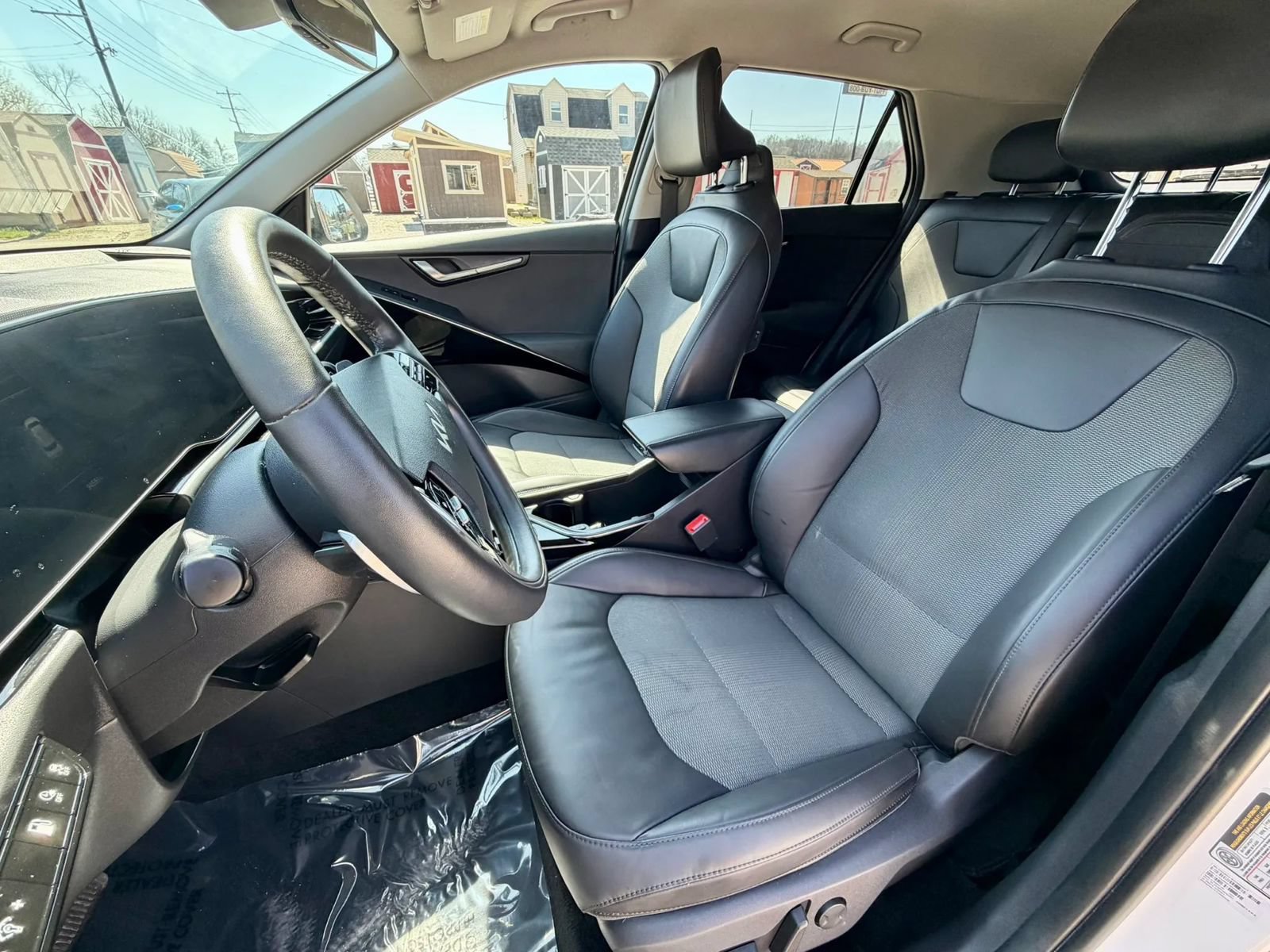 Used 2024 Kia Niro EX w/ EX Cold Weather Package FWD image 11