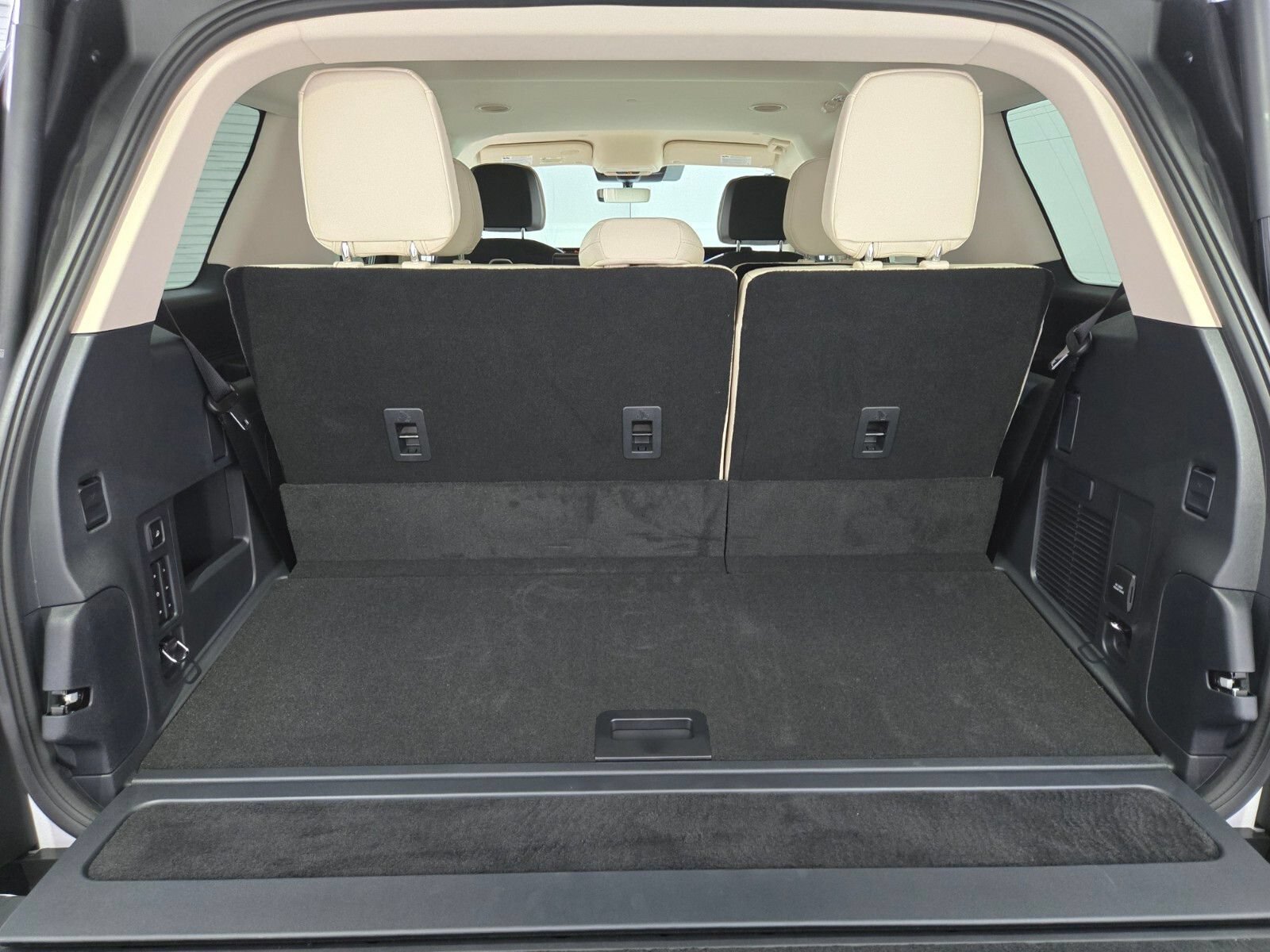 New 2027 Lincoln Navigator Premiere RWD image 17