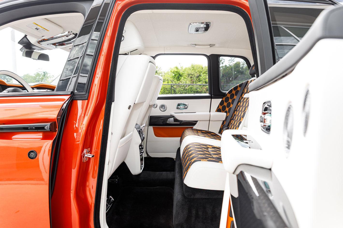 Certified 2026 Rolls-Royce Cullinan Black Badge AWD/4WD image 33