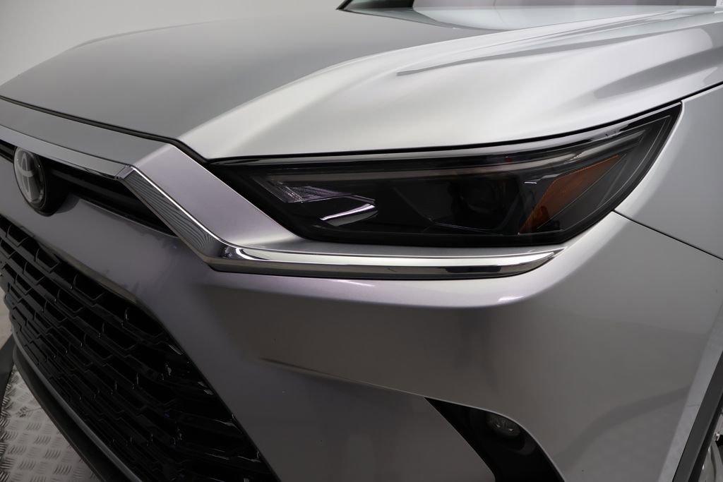 Used 2024 Toyota Grand Highlander Limited image 3