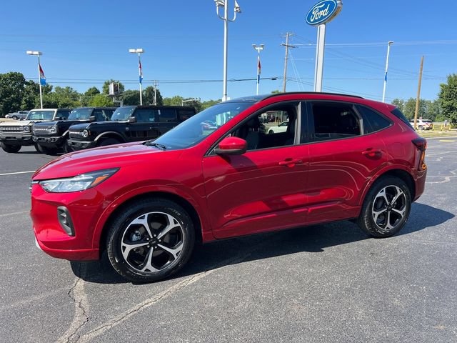 Certified 2023 Ford Escape ST-Line Select w/ Tech Pack #2 AWD/4WD image 3