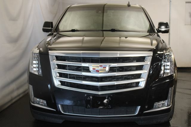 Used 2017 Cadillac Escalade Luxury AWD/4WD image 4