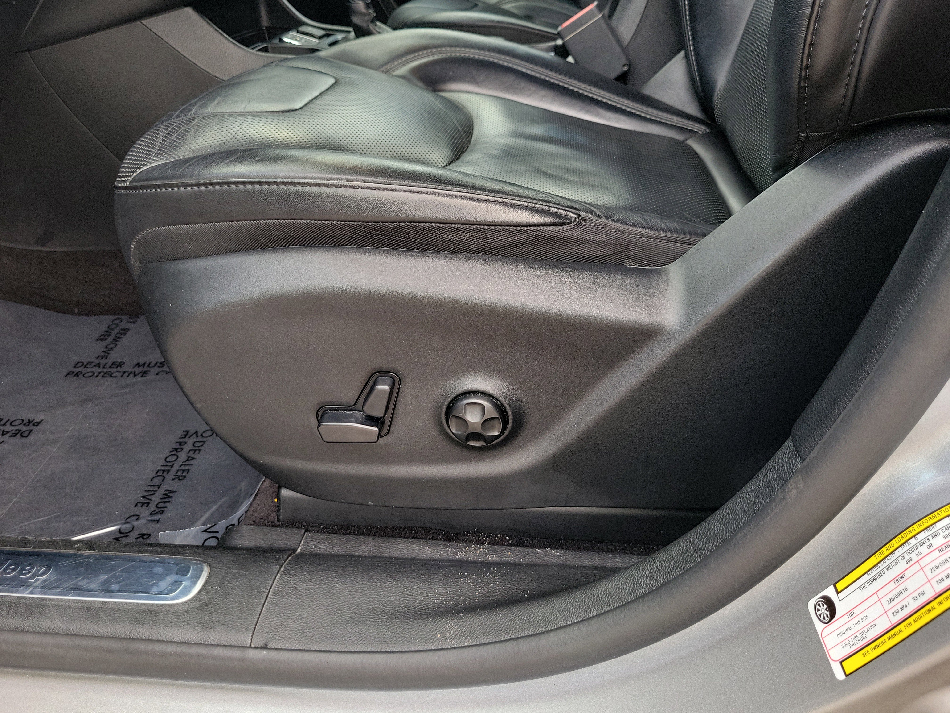 Used 2019 Jeep Cherokee Limited FWD image 12